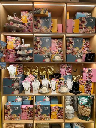 To je divočina, že?😁 naprosto luxusní “výloha” baru @pitipitipavlova v Brně. Samozřejmě jsou tam mé šperky 😁 ale i skvělé...