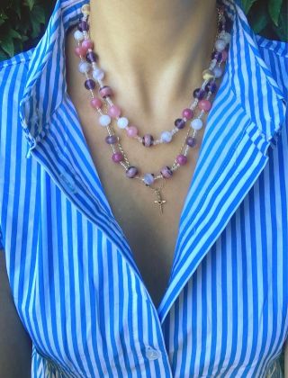 Kdo letos taky podlehl kombinaci modré a růžové? 😍⠀⠀⠀⠀⠀⠀⠀⠀⠀ #sperky #doplnky #nahrdelnik #sperk #vyrobanamiru #nausnice...